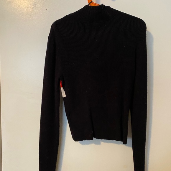 H&M Extra Small Turtle Neck Sweater - Picture 3 of 3
